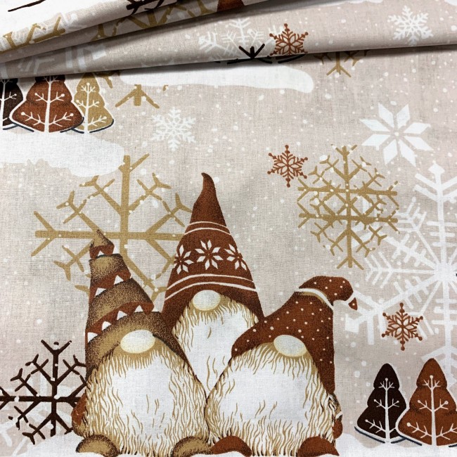Tessuto di cotone - Gnomi natalizi e fiocchi di neve Beige