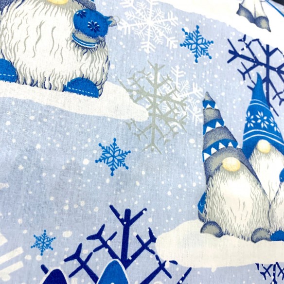 Tessuto di cotone - Gnomi natalizi e fiocchi di neve blu