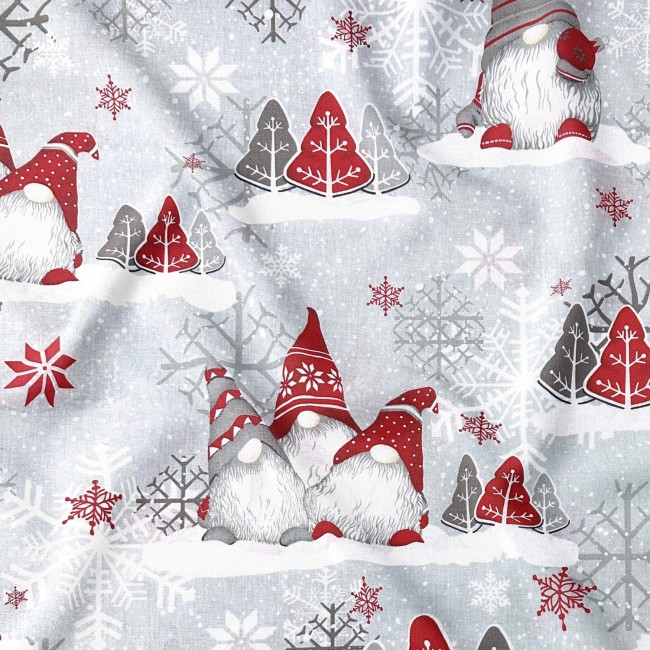 Tessuto di cotone - Gnomi rossi di Natale e fiocchi di neve su grigio