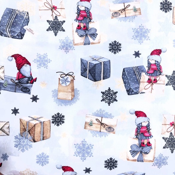 Tessuto di cotone - Gnomi natalizi con regali e lettera su bianco