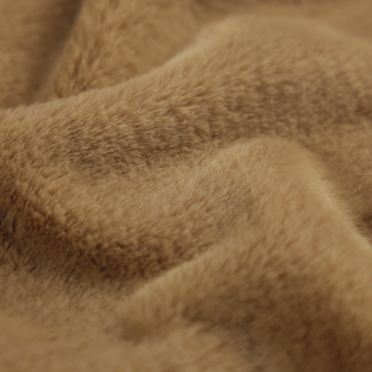 Tessuto in pelliccia ecologica lavorato a maglia CORTO - cappuccino