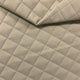 Tessuto da tappezzeria trapuntato in pelle PU motivo diamante 5x5 - beige chiaro